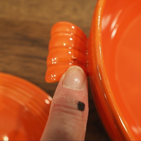 Vintage Fiesta red radioactive covered casserole - Picture 5 of 16